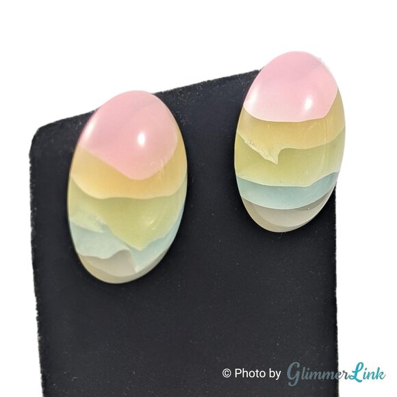 Vintage Lucite Pastel Stripe Oval Earrings 1980s Pink Yellow Green Blue - Picture 2 of 8